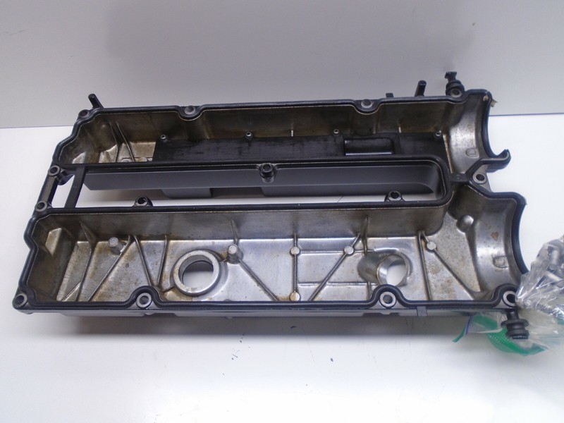 D1 Mercury 115hp HP 4 Stroke Cylinder Head Cover 881313T1 2000-2005 w/ bolts