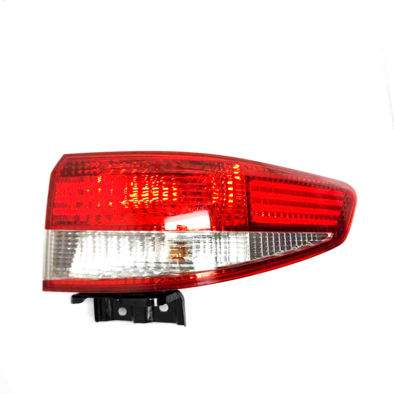 2004 Accord RH Passenger Side Tail Light Sedan Quarter Panel Mounted 7135734