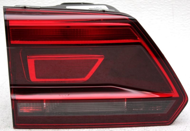 OEM 2018-2019 Volkswagen Atlas Left Driver Side Halogen Tail Lamp Lens Crack