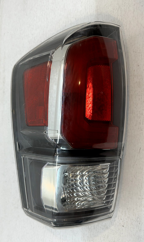 2016-2023 TOYOTA TACOMA LH TAIL LIGHTASSY OEM
