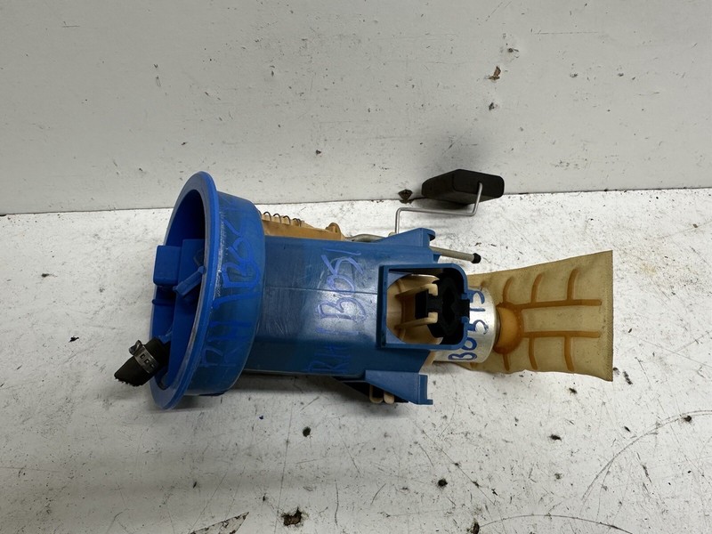 1996-1999 BMW M3 Right Fuel Pump w Sending Unit & Bracket Oem