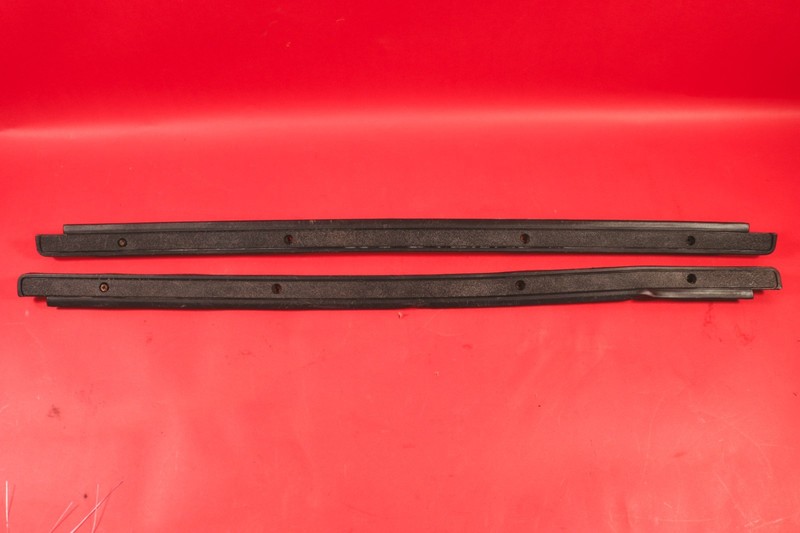 82-93 Chevrolet S10 GMC S15 Sonoma Lower Interior Door Sill Step Trim Black OEM