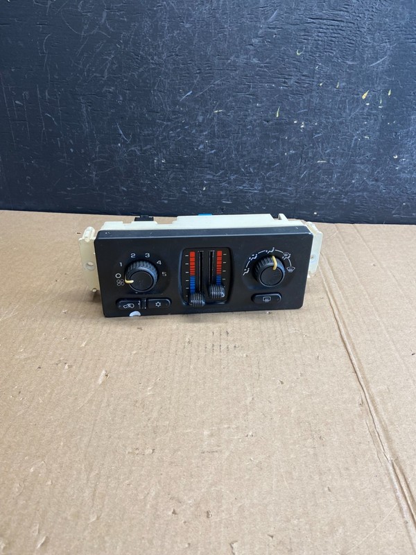 2003-2006 GMC ChevroletEnvoy Trailblazer Climate Control A/CPanel ae4409 DG