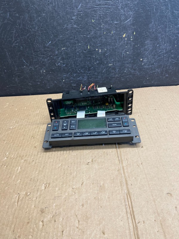 2003 to 2006 Lincoln Town Car OEM Climate Control Panel OEM ae4266 DG