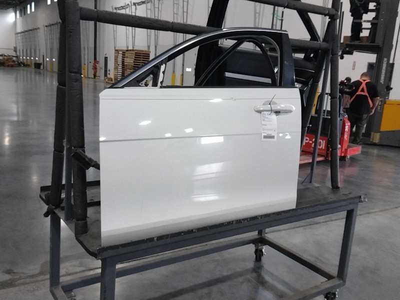 2018 Jaguar XE Left Front Door White OEM Used 70000 Miles 657174