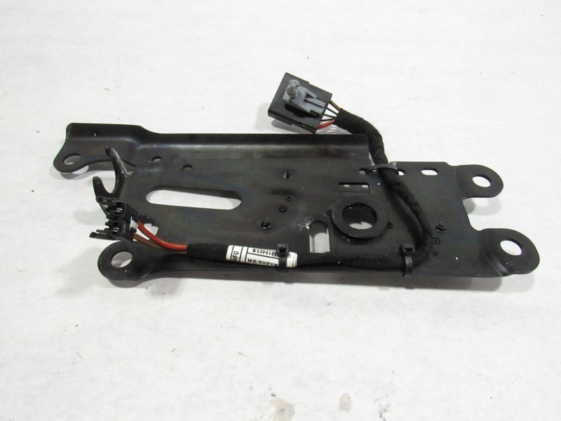 15-19 Ferrari 488 Spider 2017 Front Center Roof Lock Latch Mount Bracket ;@2