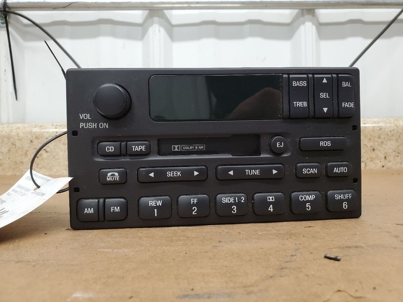 Audio Equipment Radio Receiver Am-fm-cassette Fits 01-07 CROWN VICTORIA 291103