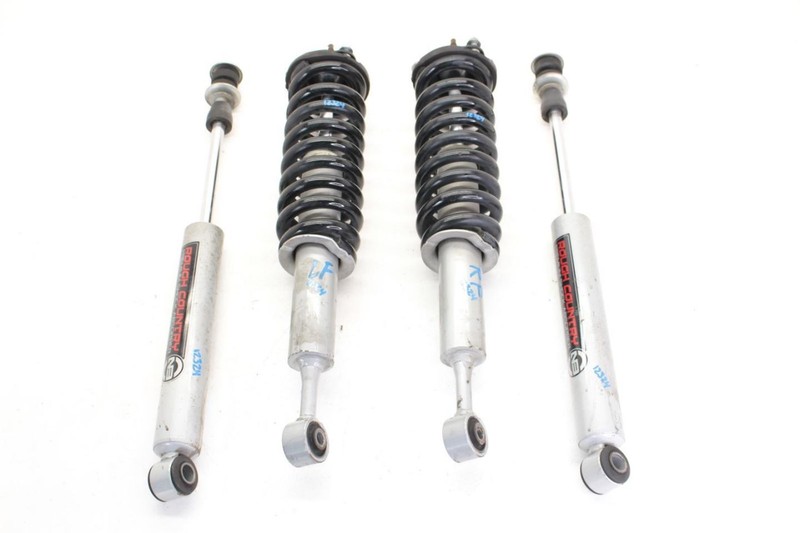 07-09 Toyota FJ Cruiser 4.0L RWD Complete Set of Rough Country Struts