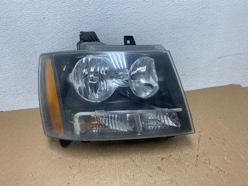2007 to 2013 Chevrolet Suburban Tahoe Right Passenger RH Headlight Oem AD8037 DW