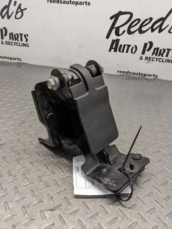 2020-2024 Chevrolet Silverado 1500 OEM Crew Cab Rear Lower Center Seat L 1193236
