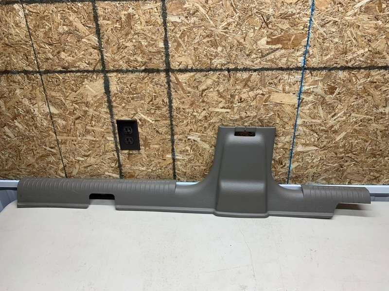 2002-2007 JEEP LIBERTY RIGHT PASSENGER SIDE CENTER SILL TRIM COVER TAUPE OEM
