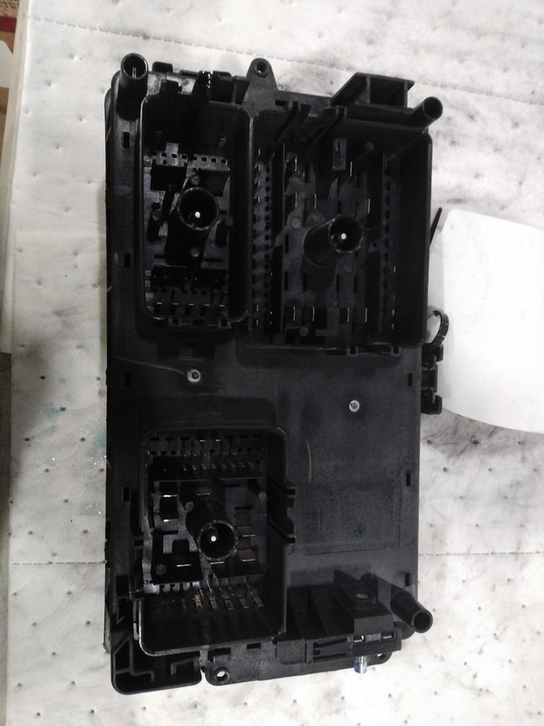 2018 Chevrolet Impala Fuse Box OEM 23505328 Grey 3.6L 108K Miles NJ25-22187
