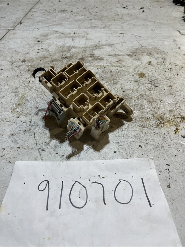 2006 2007 Toyota Highlander 3.3L Hybrid AT Dash Junction Plug Fuse Relay Box OEM