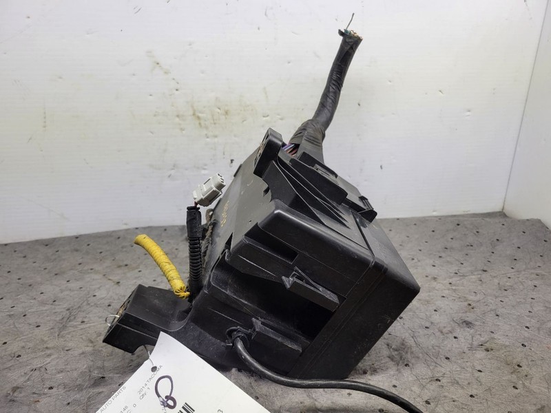 Fuse Junction Box Engine 4 Cylinder 2TRFE Engine Fits 13-15 TACOMA 1728329
