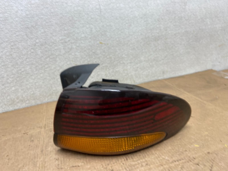 1996 to 1999 Pontiac Bonneville Right Passenger RH Side Tail Light OEM Y6089 DW