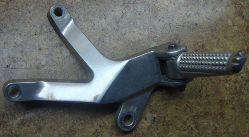 2000 Yamaha YZF600R YZF 600 YZF600 R 600R Right Rear Foot Peg Pedal Mount Back