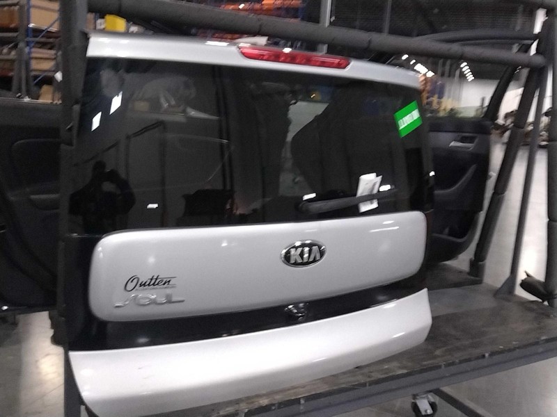 Used Deck Lid fits: 2016 Kia Soul w/privacy tint glass w/rear view camera w/o Hi