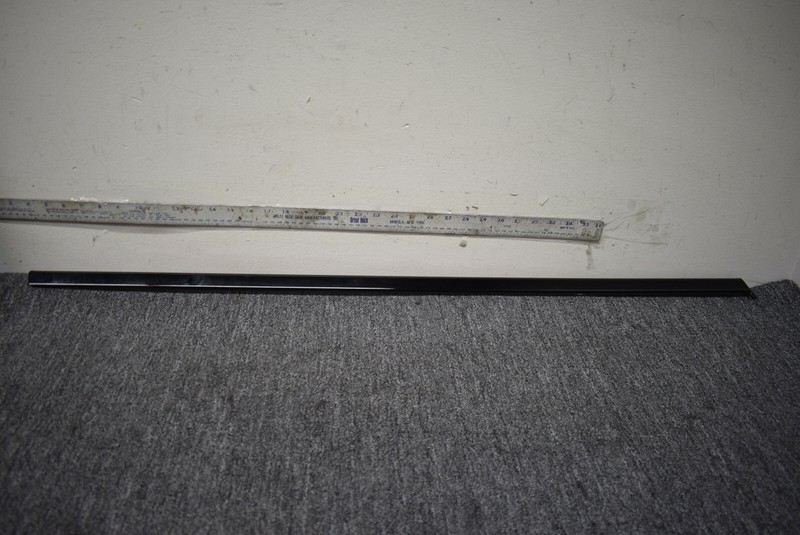 2015-2018 PORSCHE MACAN WEATHER STRIP FACTORY OEM