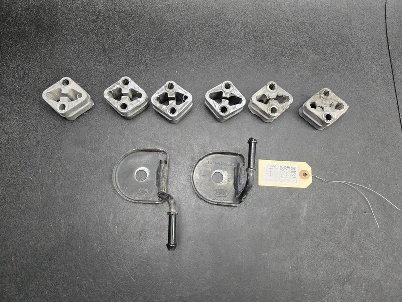 8PC Exhaust Pipe Hanger Brackets Set 2018 Range Rover Velar LR090360 2019 - 2022
