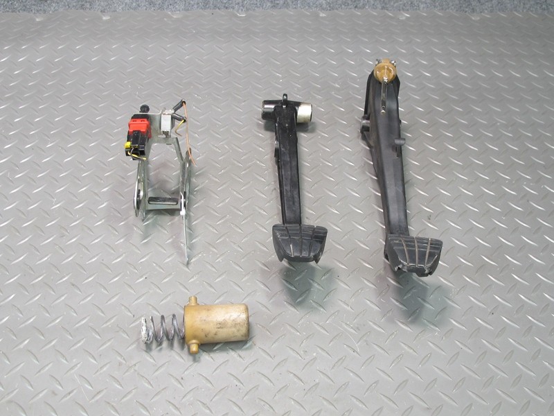99-04 PORSCHE BOXSTER 986 MANUAL TRANSMISSION CLUTCH & BRAKE PEDAL SUPPORT SET