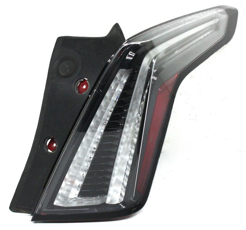 OEM Right Passenger LED Tail Lamp For Cadillac XT5 Sport 84245002, Lens Crack