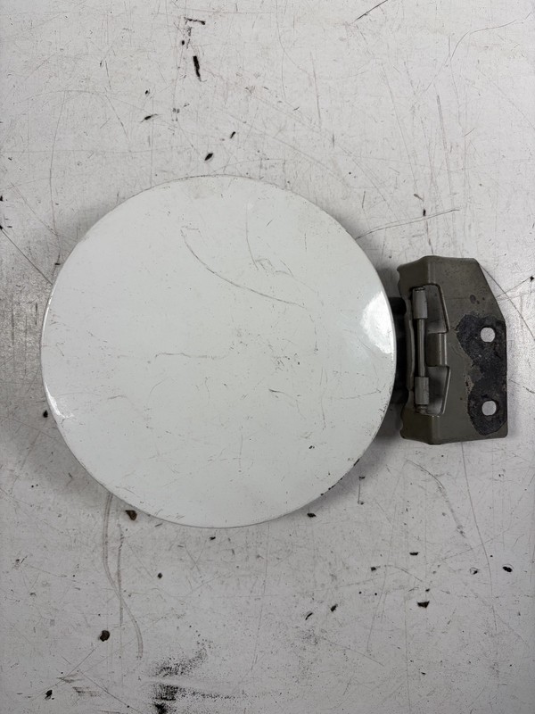 05-010 Honda Odyssey Fuel Filler Lid Gas Tank Door White 63910-SHJ-A01ZZ OEM