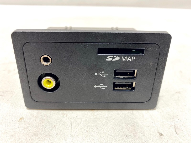 15-19 INFINITI Q50 CENTER CONSOLE DUAL USB PORT AUDIO VIDEO INPUT MODULE OEM