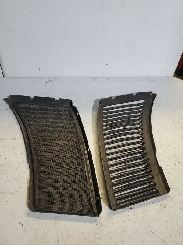 85 Mercedes-Benz W107 R107 C107 Windshield Hood Vent Cowl Grille Pair 380sl