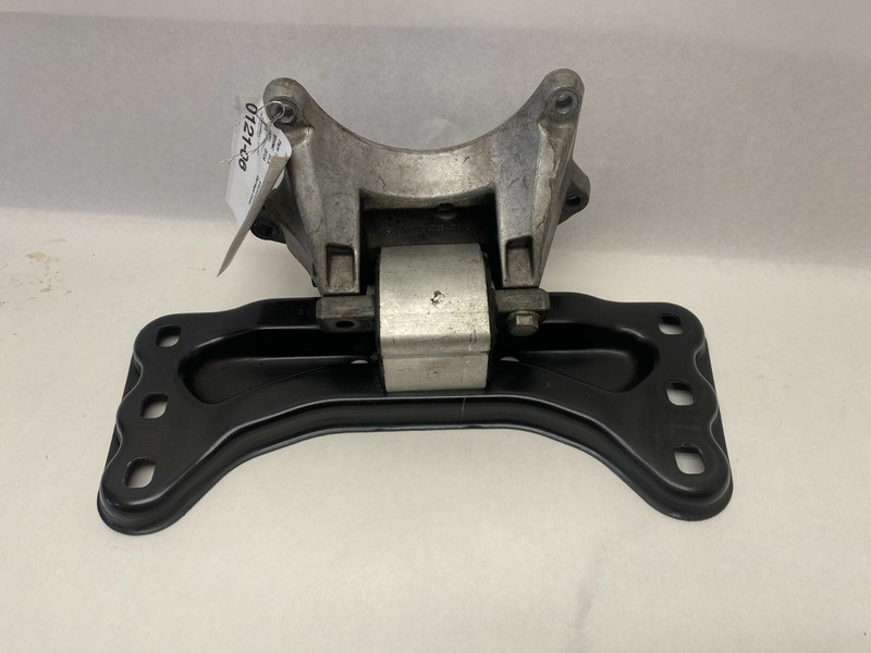 2009-2011 Mercedes SLK300 Auto Transmission Crossmember Support Mount Bracket