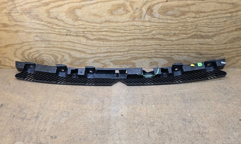 2021 2022 2023 Volkswagen Atlas Rear Bumper Center Support 3CN-807-863-B OEM