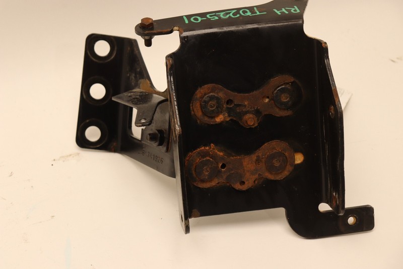 2019-2023 VOLVO VNL 760 FRONT RIGHT BUMPER BRACKET SUPPORT MOUNT 84741926 OEM