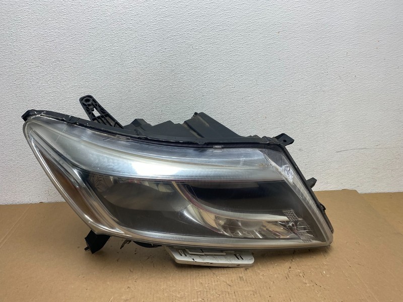 2013 to 2016 Nissan Pathfinder Right Passenger RH Side Headlight OEM AD8028 DW