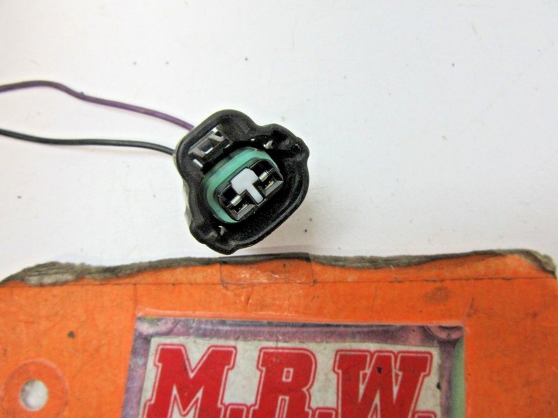 WIRE PLUG CONNECTOR OFF OIL CONTROL VALVE TIMING SENSOR BY OIL CAP VALVE COVER
