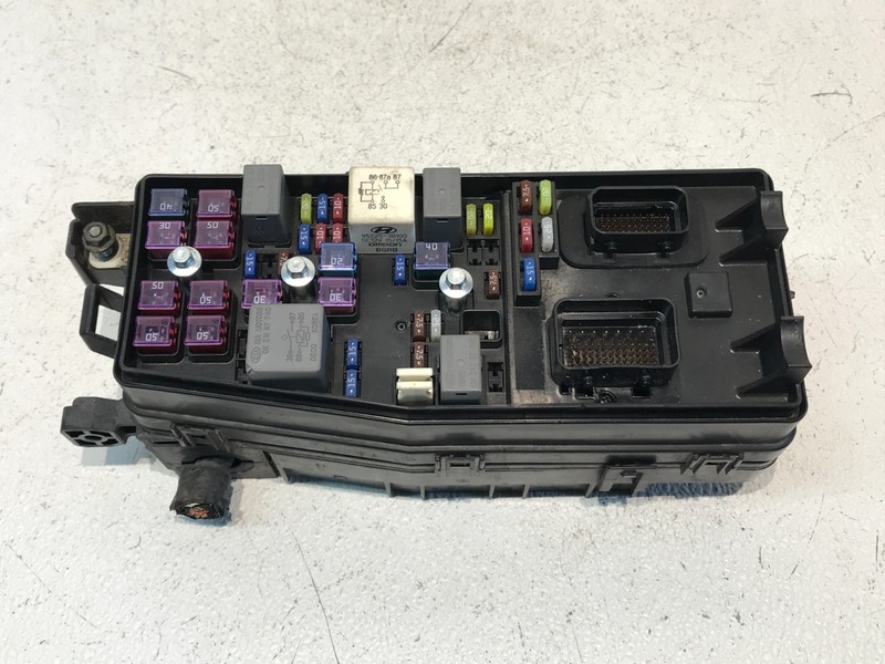 2006-2010 Kia Sedona OEM ENGINE FUSE RELAY JUNCTION BOX 91950-4D040