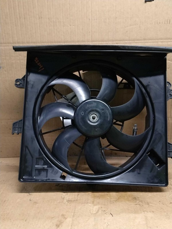 2016 Hyundai Veloster Engine Cooling Fan Motor OEM Silver 120K Miles