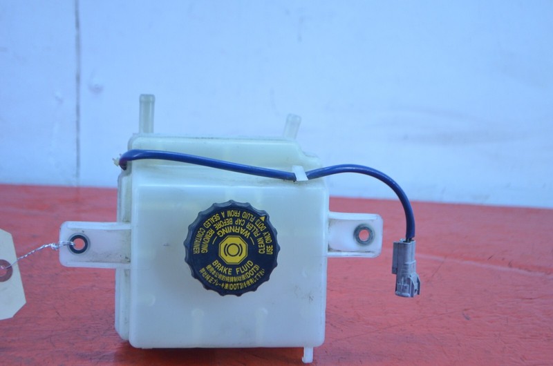 11-17 LEXUS CT200H BRAKE FLUID TANK RESERVOIR BOTTLE OEM