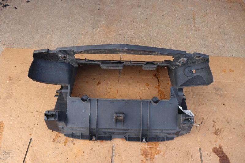 2017-2019 CHEVY CORVETTE 6.2L ENGINE COOLING RADIATOR AIR BAFFLE SHROUD OEM
