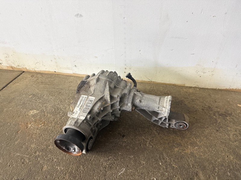 12- 20 Jeep Grand Cherokee 3.6 Front Differential Carrier Assembly 131K OEM 3.45
