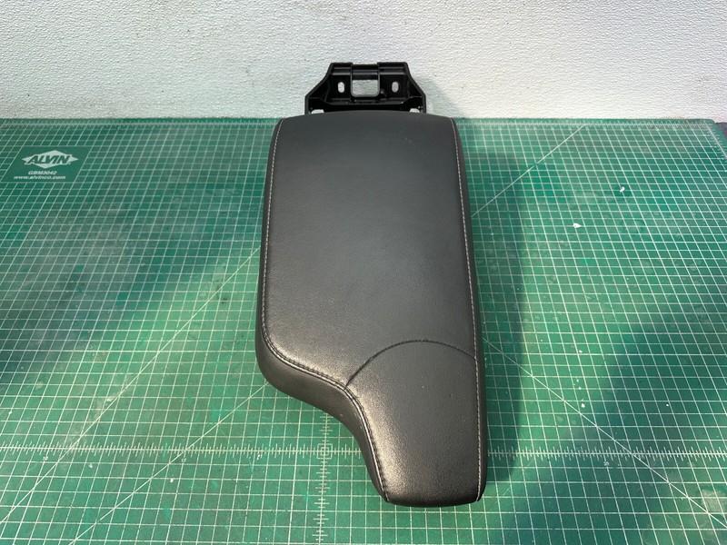 15-18 LEXUS RC300 RC350 FRONT CENTER CONSOLE ARMREST LID Black OEM