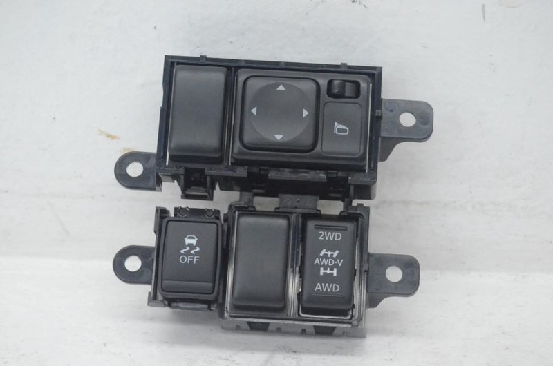 2013-2017 Nissan Juke AWD S Mirror Traction Control and AWD Switch Set