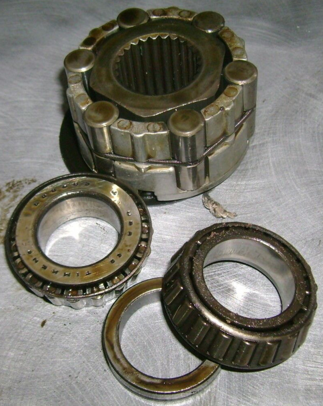 1997 98 Polaris Xplorer 300 4x4 ATV Front Wheel Hub Bearings Hilliard Clutch C9
