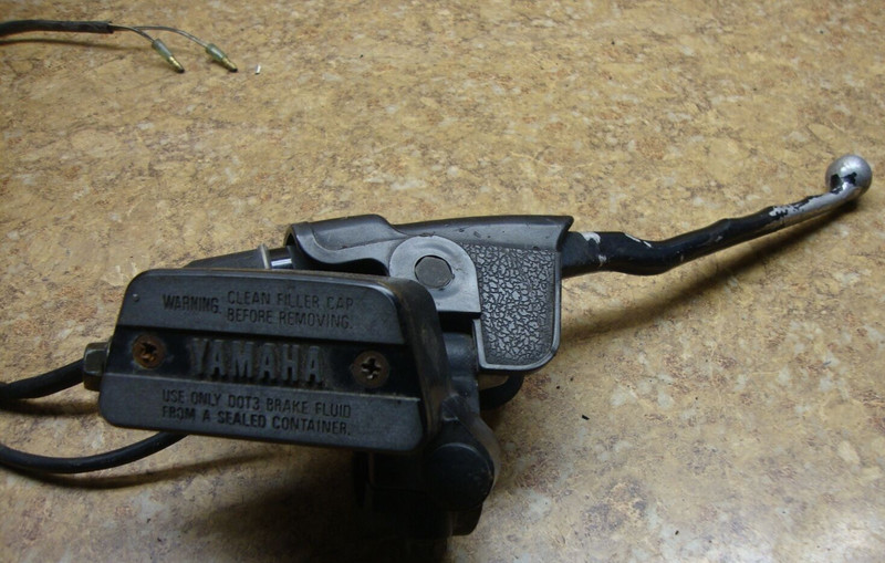 1985 Yamaha Venture XVZ 1200 XVZ1200 XVZ1200D Right Brake Lever Master Cylinder