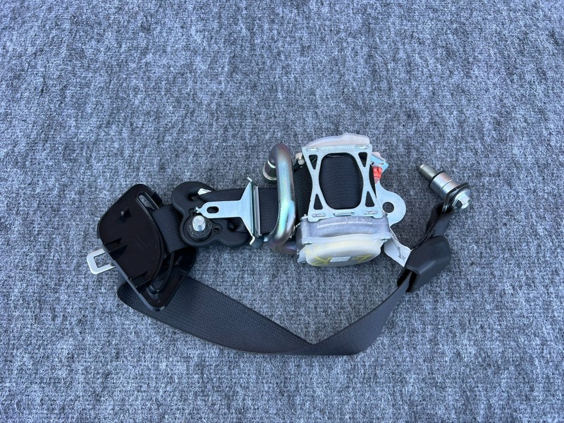 INFINITI QX60 22-26 OEM SECOND ROW REAR LEFT DRIVER SEAT BELT ASSEMBLY (BLACK)