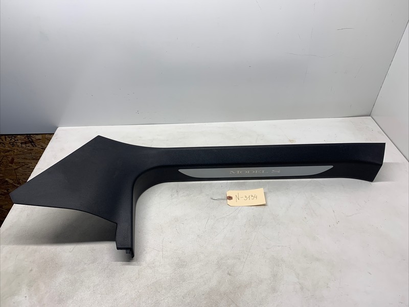 12-20 Tesla MS Front Left Sill Plate A-Pillar Trim CoverPanel 1030390-00 3134 S6