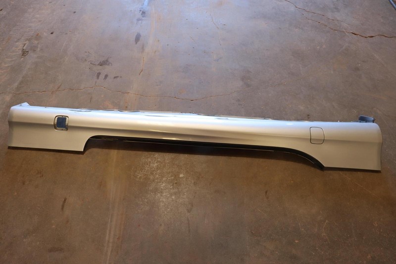 2003-2009 MERCEDES S-CLASS SL500 R230 RIGHT PASSENGER ROCKER MOLDING SILVER OEM
