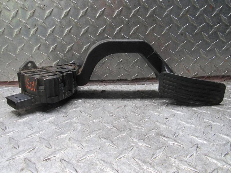 2015 CHRYSLER 200 ACCELERATOR GAS PEDAL A1525-070806 2.4L