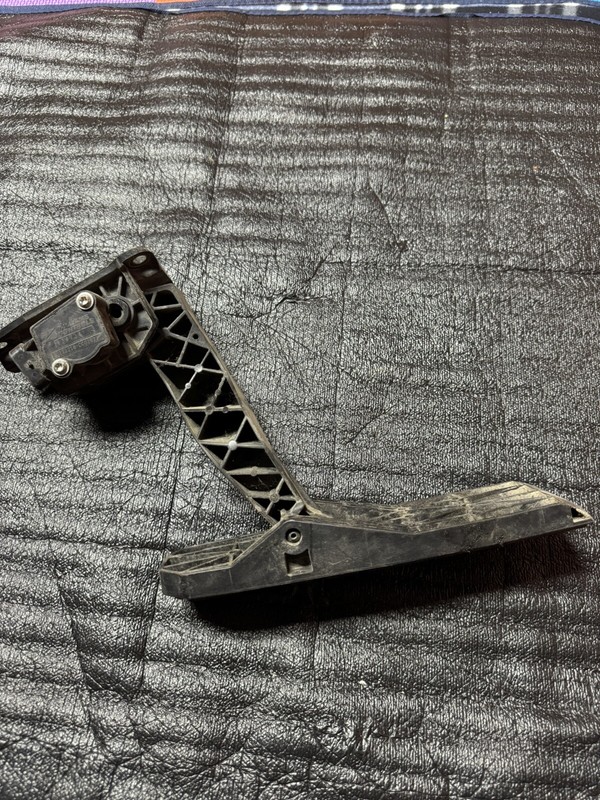 Freightliner A01-33398-000 Accelerator Pedal