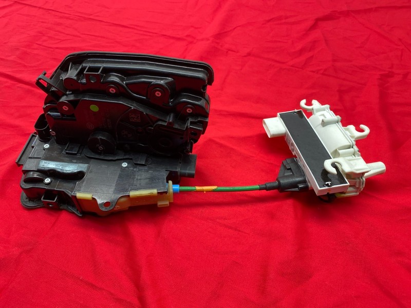 BMW G12 G30 F90 550 X5 M5 M8 Front Right Door Lock Latch Actuator Soft Close OEM