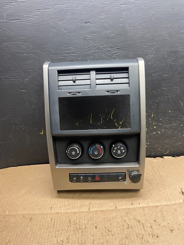 2008 to 2012 Jeep Liberty Dash Climate Temperature Control Radio Bezel Y7793 DG