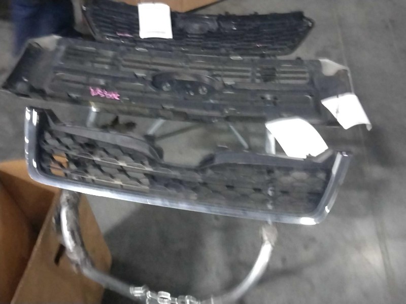 2015 Subaru Forester OEM Brown Grille 91121SG010 154k Miles Used